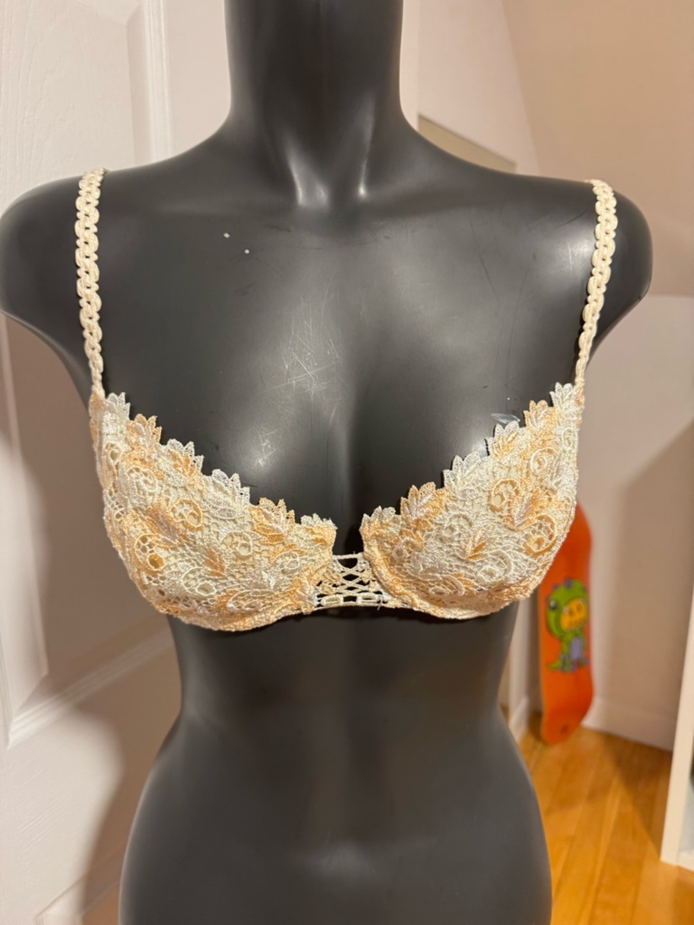 bra - Picture 1 of 4
